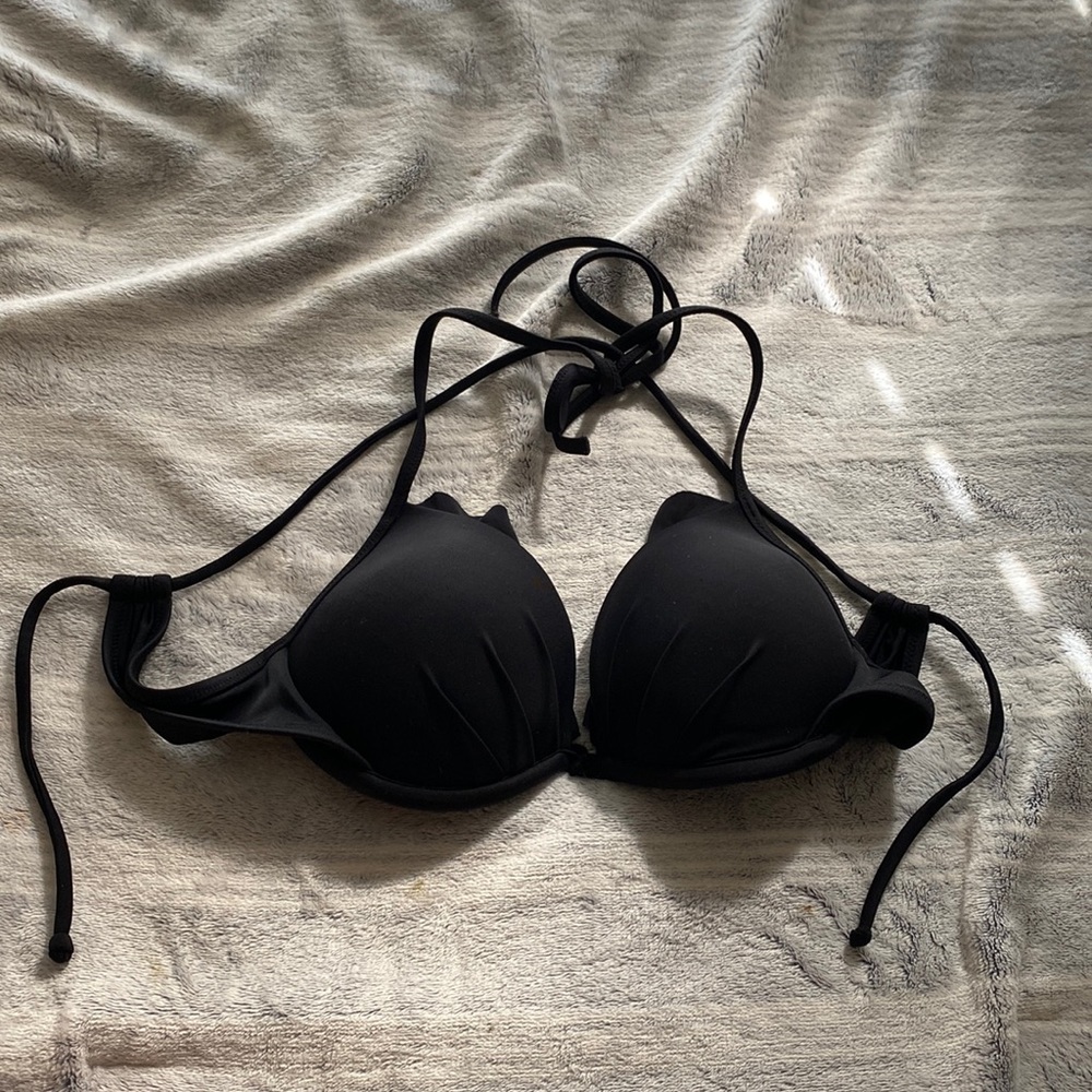 32B Black bikini top